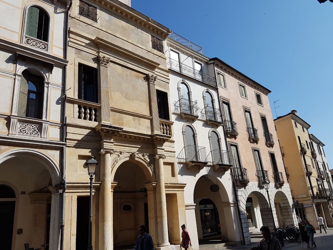 Corso Palladio, sequestrati 125 euro dalle pattuglie antidegrado a tre  ragazzi finti sordomuti - Vipiù